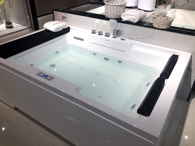 Appollo Waterfall bathtub function display